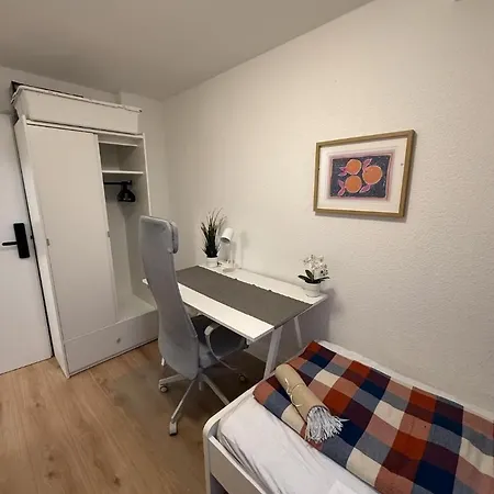 Direkt An Dem Rheinsteig Neben Der Whu Mitten Im Zentrum Von 法伦达尔