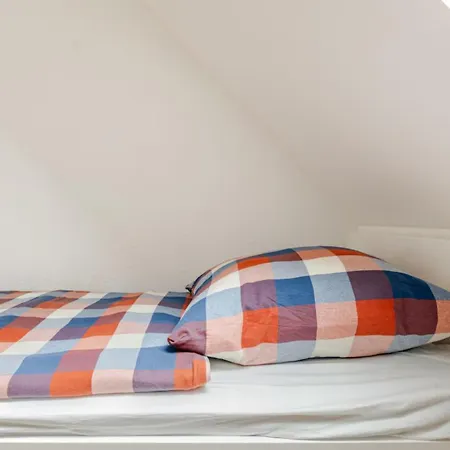 Direkt An Dem Rheinsteig Neben Der Whu Mitten Im Zentrum Von 法伦达尔