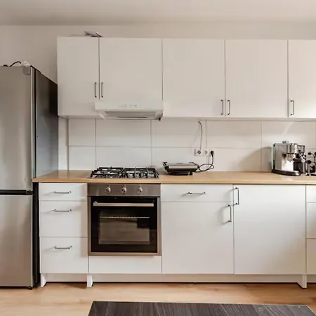 Direkt An Dem Rheinsteig Neben Der Whu Mitten Im Zentrum Von