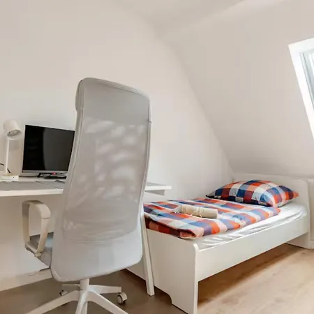 Direkt An Dem Rheinsteig Neben Der Whu Mitten Im Zentrum Von 法伦达尔