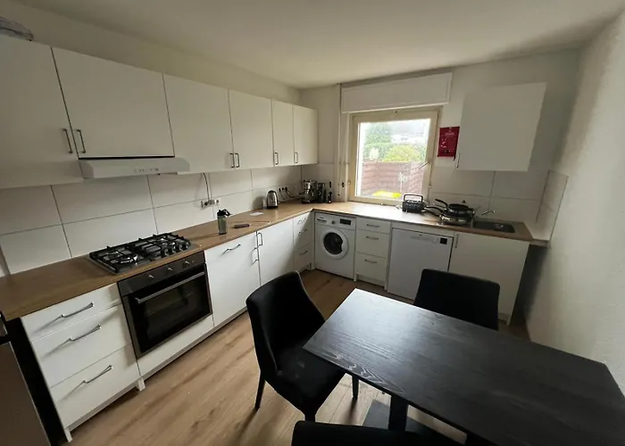 Direkt An Dem Rheinsteig Neben Der Whu Mitten Im Zentrum Von 法伦达尔