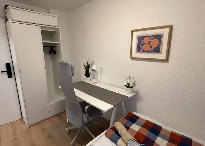 Direkt An Dem Rheinsteig Neben Der Whu Mitten Im Zentrum Von 法伦达尔