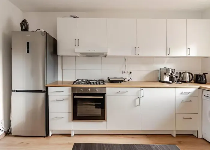 Direkt An Dem Rheinsteig Neben Der Whu Mitten Im Zentrum Von