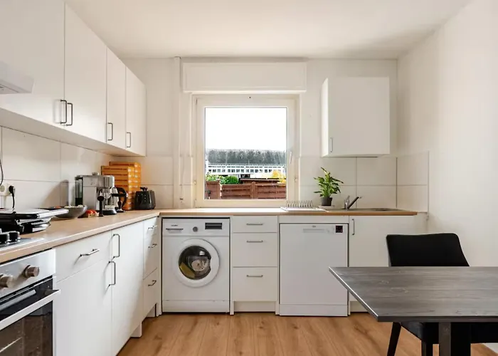 Direkt An Dem Rheinsteig Neben Der Whu Mitten Im Zentrum Von * 法伦达尔