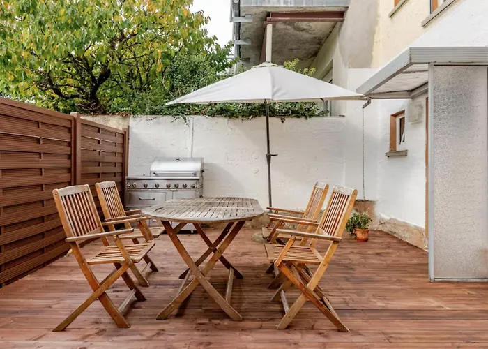 Direkt An Dem Rheinsteig Neben Der Whu Mitten Im Zentrum Von