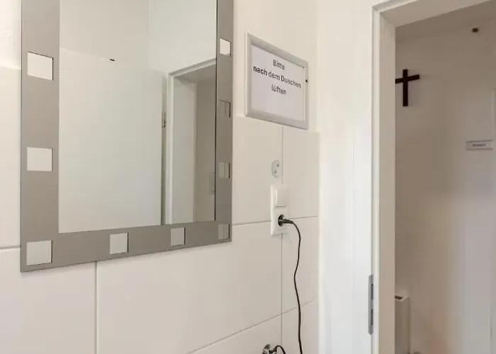 Direkt An Dem Rheinsteig Neben Der Whu Mitten Im Zentrum Von