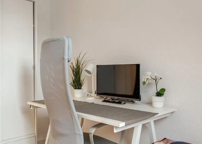 招待所 Direkt An Dem Rheinsteig Neben Der Whu Mitten Im Zentrum Von *